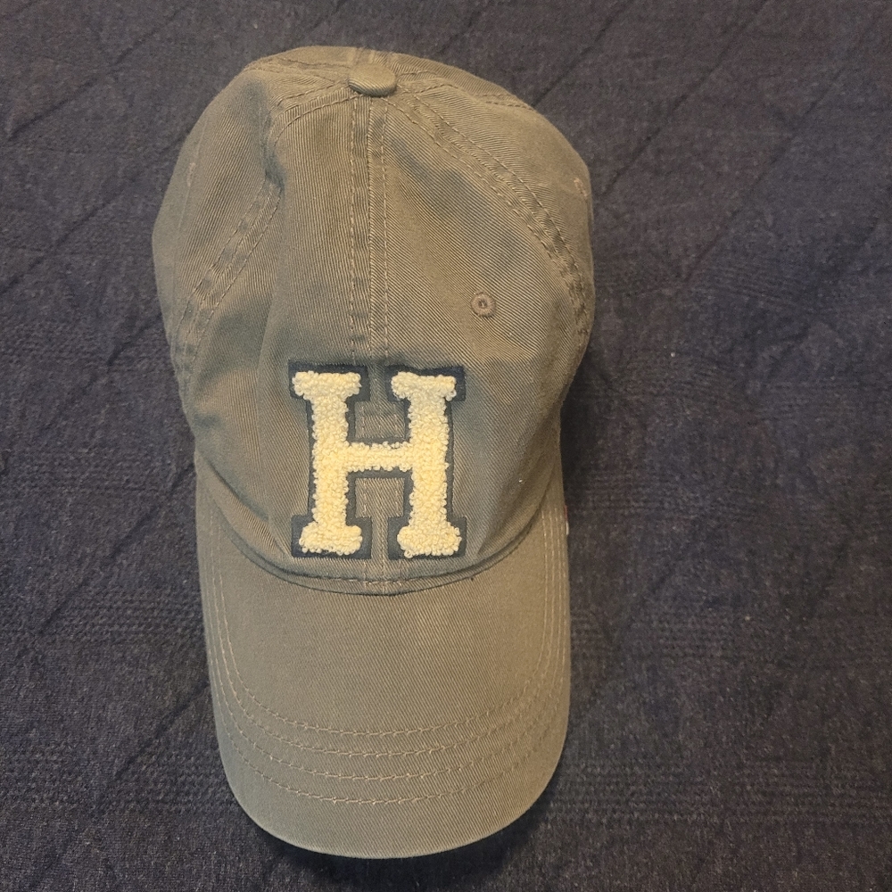 Tommy Hilfiger hat